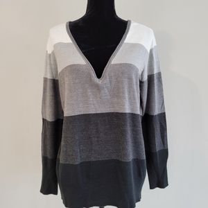 New York & Company Long Sleeved  V Neck Sweater Gray Striped XL